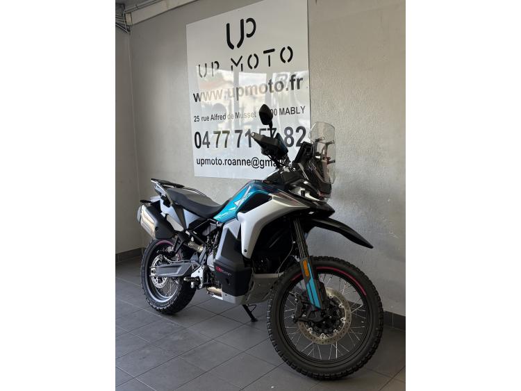 CF MOTO 800 MT-X DISPONIBLE DE SUITE EN DEUX COLORIE